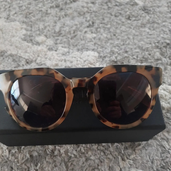 COPY - FURLA 48mm Designer Sunglasses - Picture 6 of 7